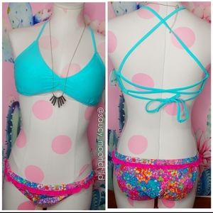 NEW • Ron Jon • hot water seafoam tahiti vacation swim strappy bikini top Medium